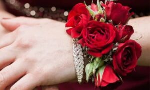 Read more about the article Can a Corsage Elevate Your Outfit More Than Jewelry?