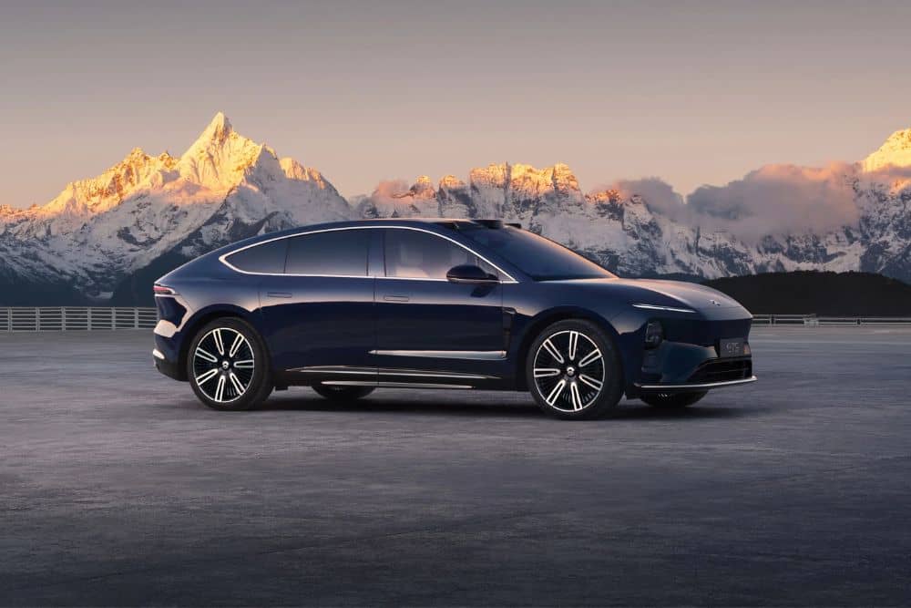 NIO ET9: A Technological Marvel with Panoramic Recording and Swappable Battery